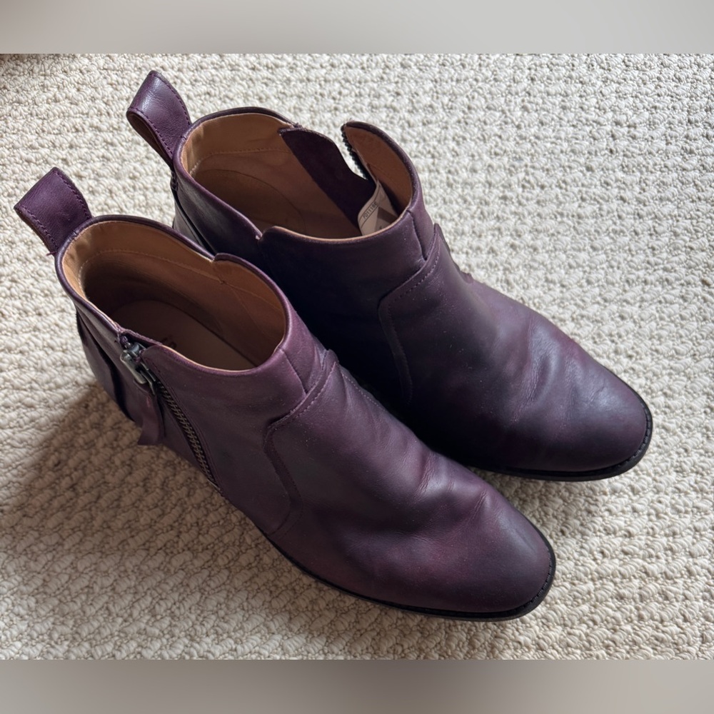 EUC women’s UGG “Aureo” Booties size 11M color Oxblood